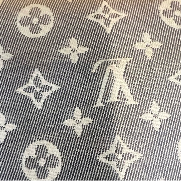 Louis Vuitton Monogram Idylle Zippy Wallet - Picture 9 of 16